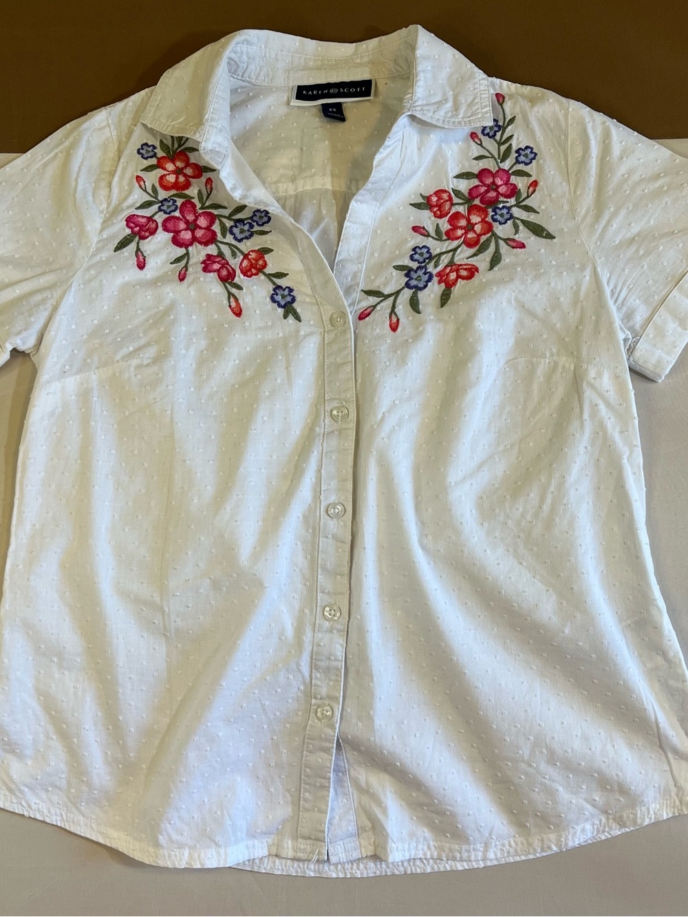 Karen Scott White Short-Sleeve Button-Down with Floral Embroidery
